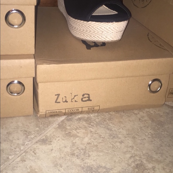 Shoes - Picture 4 of 8